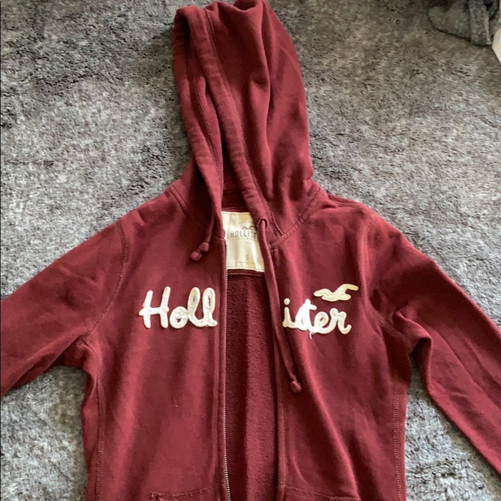 Maroon hollister zip up hoodie